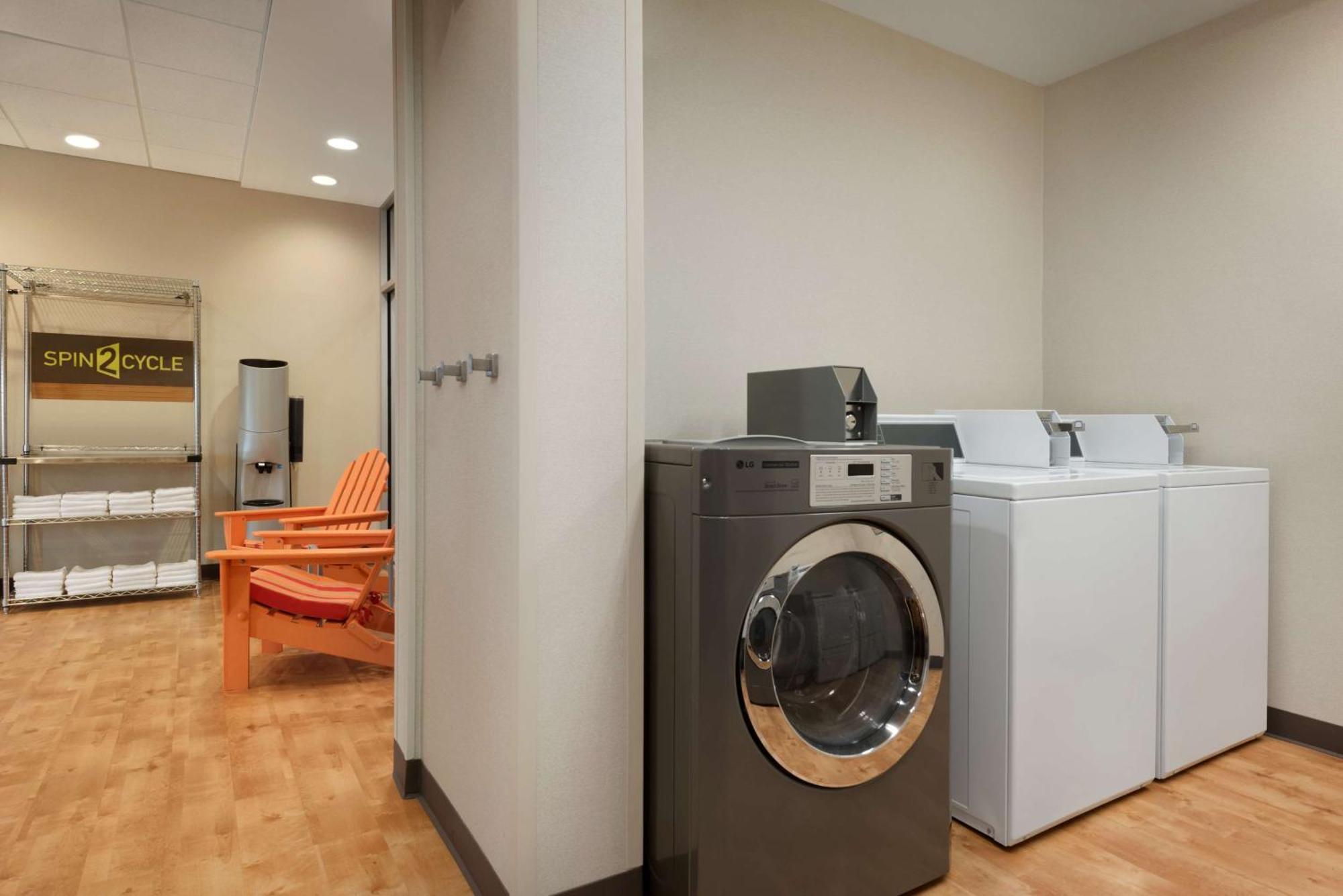 Home2 Suites By Hilton Milwaukee Brookfield Waukesha Bagian luar foto